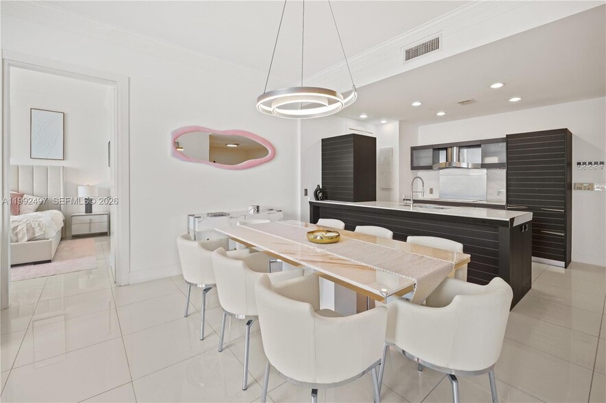 Building Photo - 200 Biscayne Boulevard Way