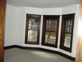 Building Photo - 118 Russell St