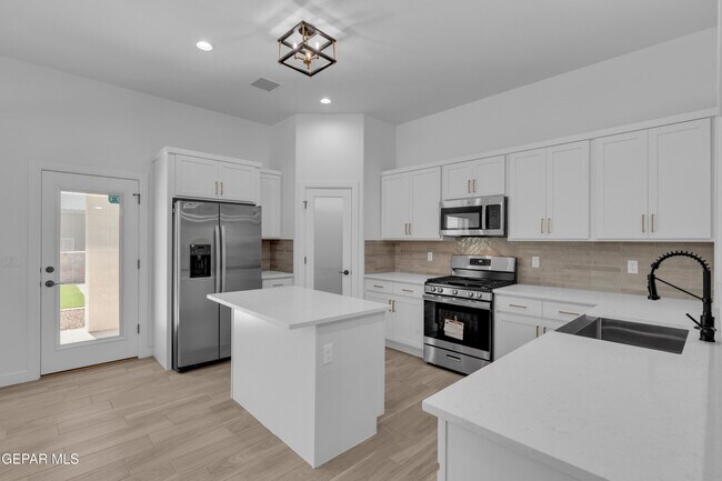 Building Photo - 781 Cedarwood Ave