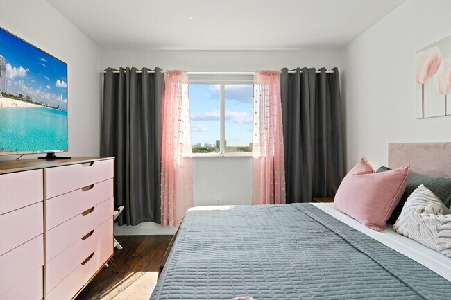 Building Photo - 2280 SW 32nd Ave