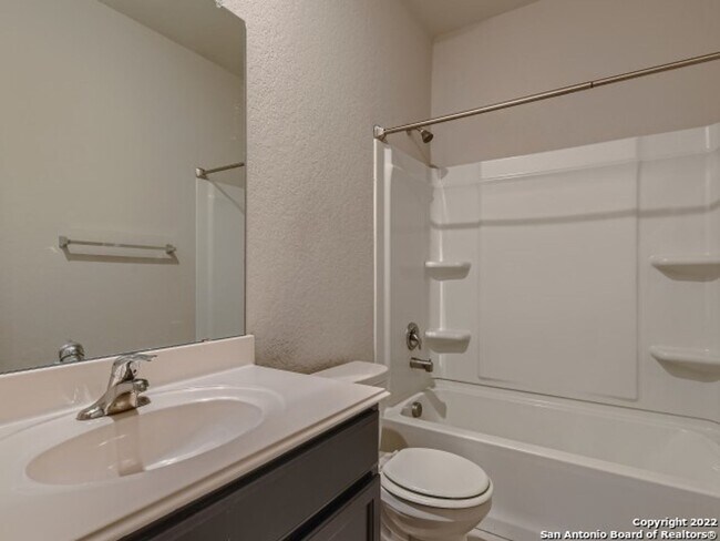 Building Photo - 5 Bedrooms with Tons of Indoor and Outdoor...