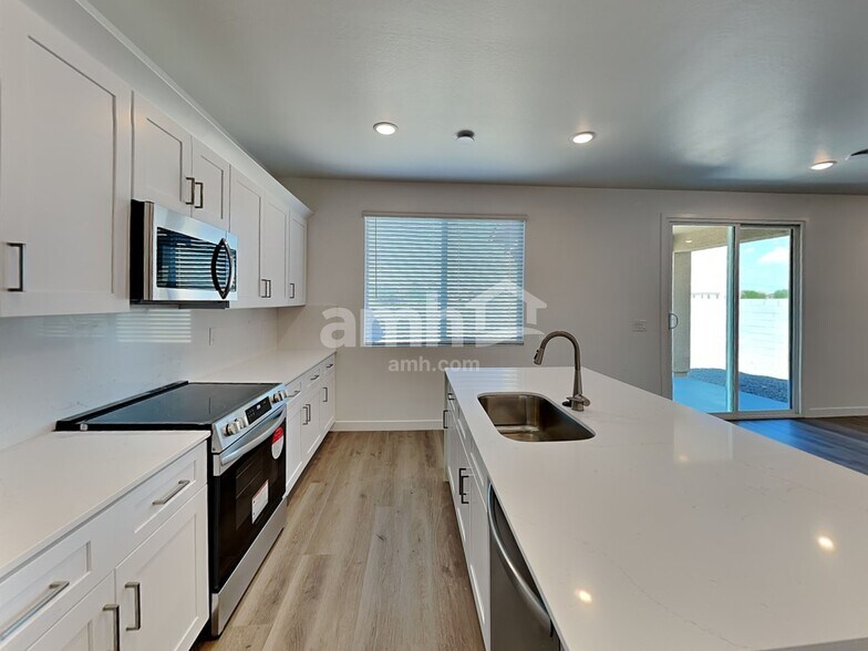 Building Photo - 9731 W Parkway Dr