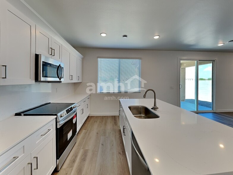 Building Photo - 9739 W Parkway Dr