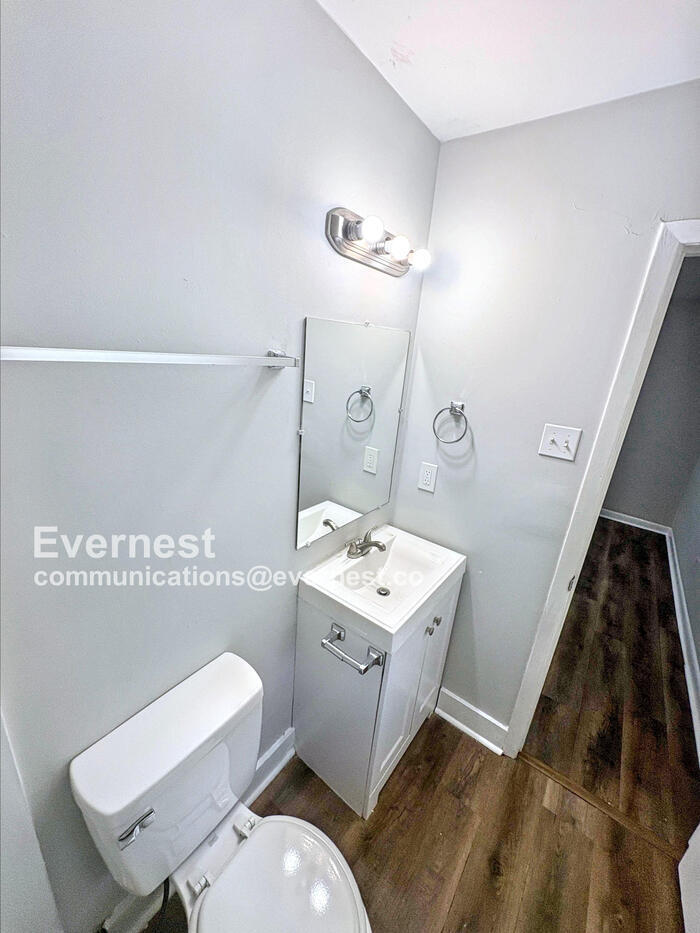 Building Photo - 8277 Redwood Dr