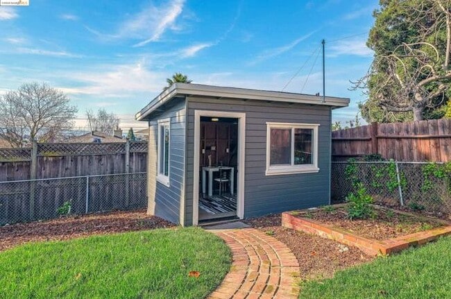 Building Photo - 24639 Leona Dr