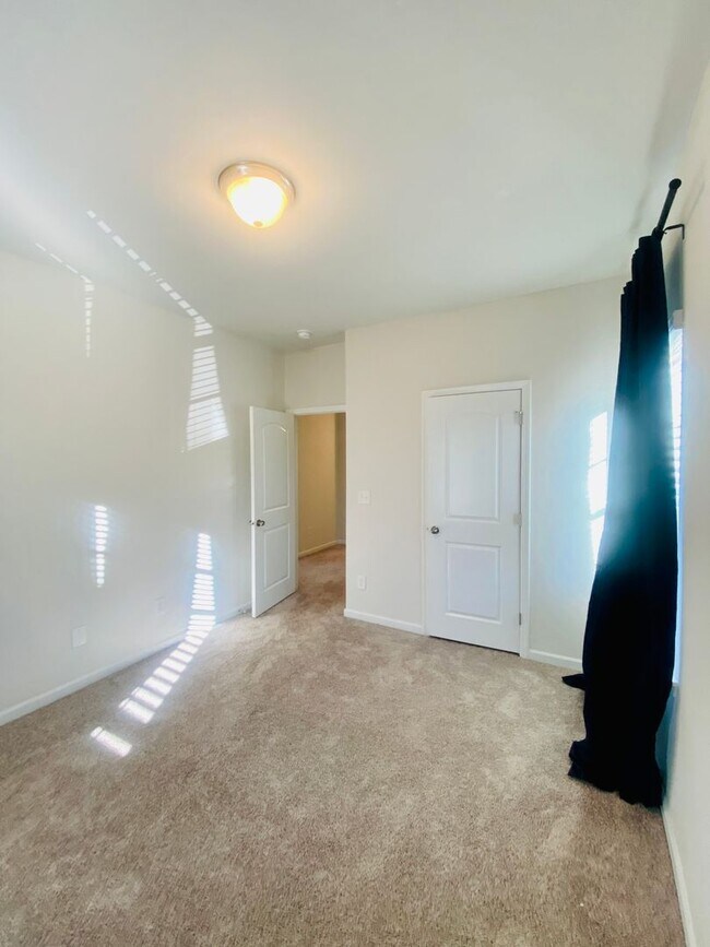 Building Photo - 3BR/2.5BA Townhouse in Matthews.