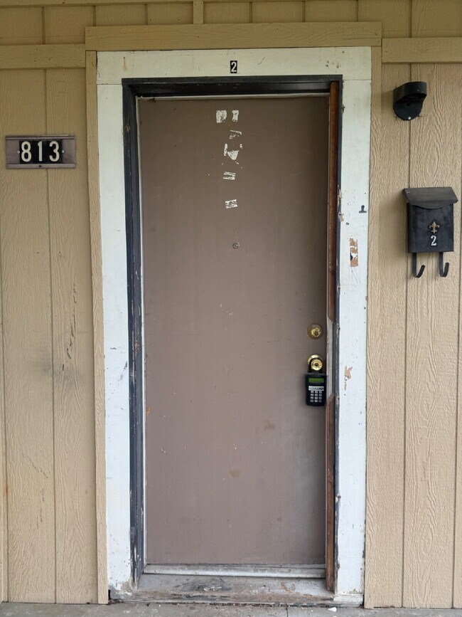 Building Photo - Charming 1-Bedroom Retreat in Heart of Seminole