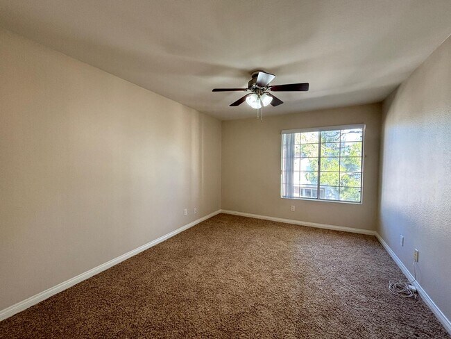 Building Photo - Beautiful 2 Bedroom 2 Bathroom Home in Woodland Hills