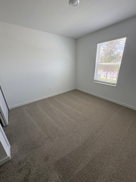 Building Photo - 74 Ararat Dr