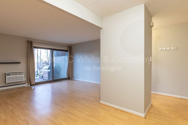 Building Photo - 7 F Country Squire Dr