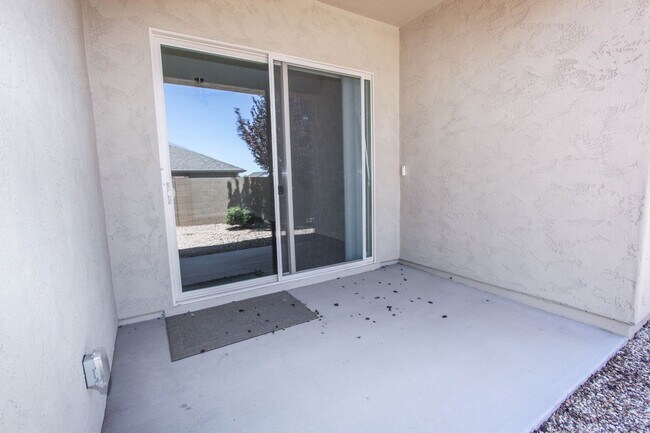 Building Photo - Granville - 3 bedroom home