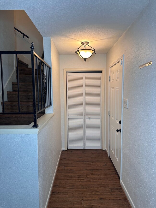 Building Photo - 1413 Bonanza Rd