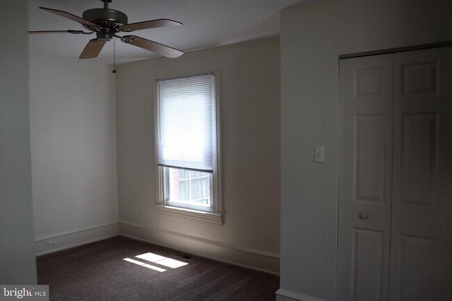 Building Photo - 421 Lyceum Ave