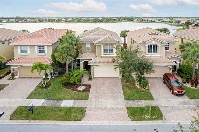 Building Photo - 979 NW Leonardo Cir