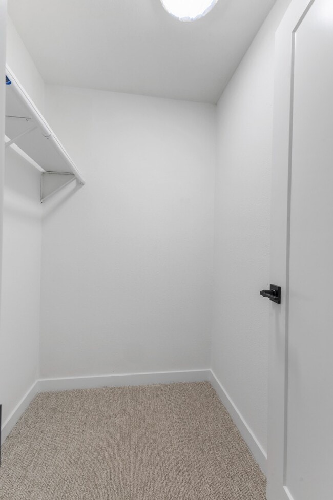 Building Photo - Fully Remodeled 4BR Rambler in Private Federal Way Community