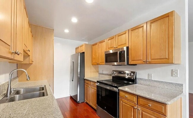 Building Photo - 1200 Flores St