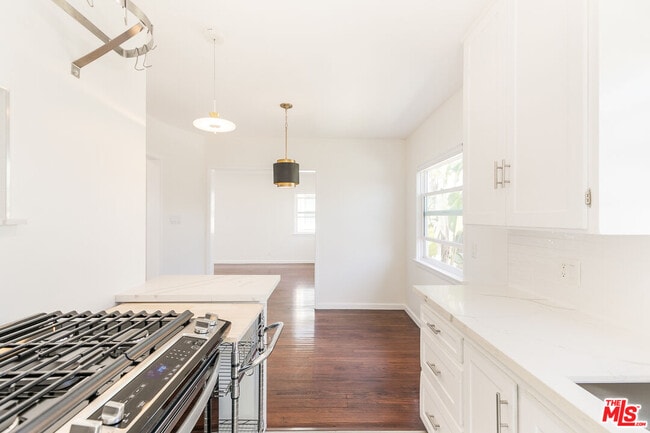 Building Photo - 1533 Meadowbrook Ave