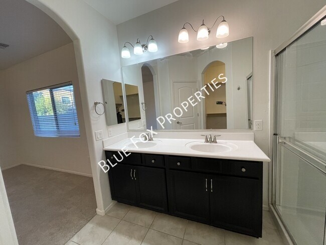 Building Photo - 8721 N Black Pine Dr