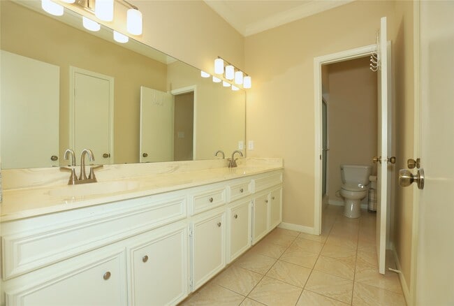 Building Photo - 107 Manor Pl