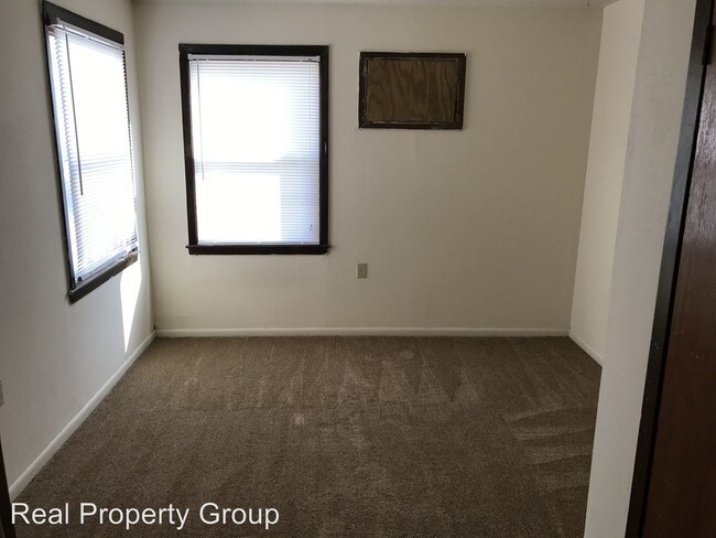 Building Photo - 402 S 9th St