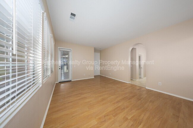 Building Photo - 2985 Breezy Meadow Cir