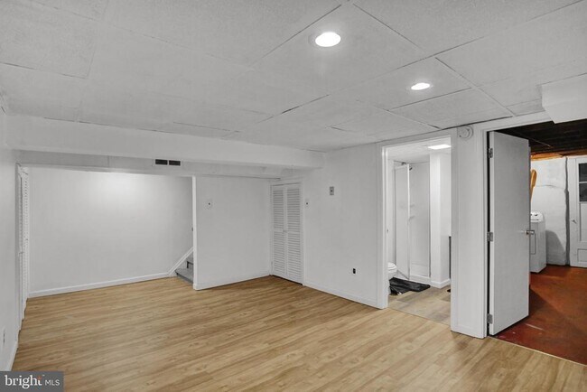 Building Photo - 303 S 3rd Ave