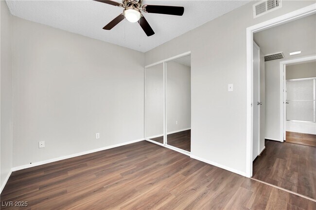 Building Photo - 1417 Hialeah Dr