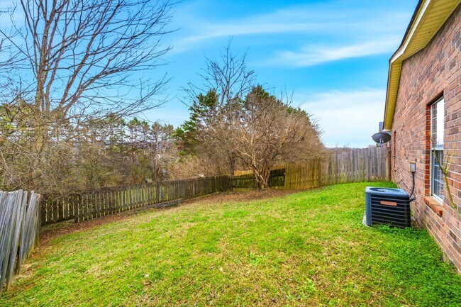 Building Photo - 804 Valerie Ln