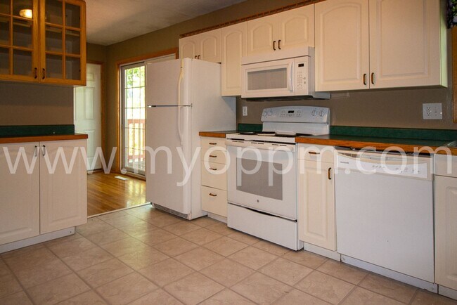 Building Photo - Great 3-Bedroom House on Westwood Lane