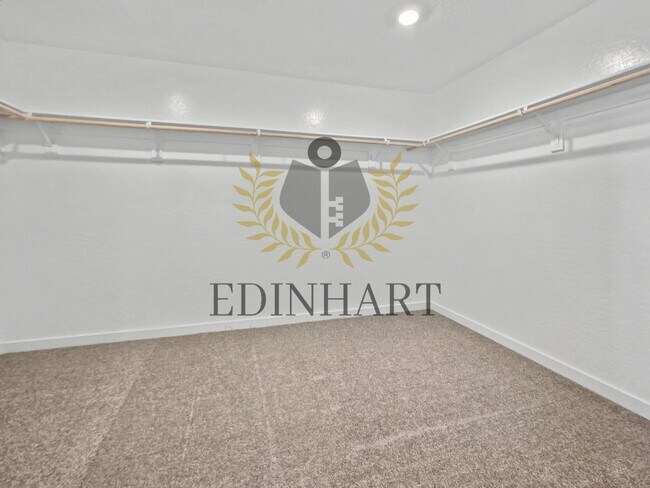 Building Photo - 1820 Klamath Rd S