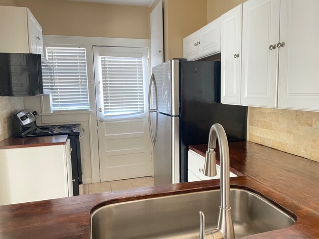 Building Photo - 510 Sul Ross St