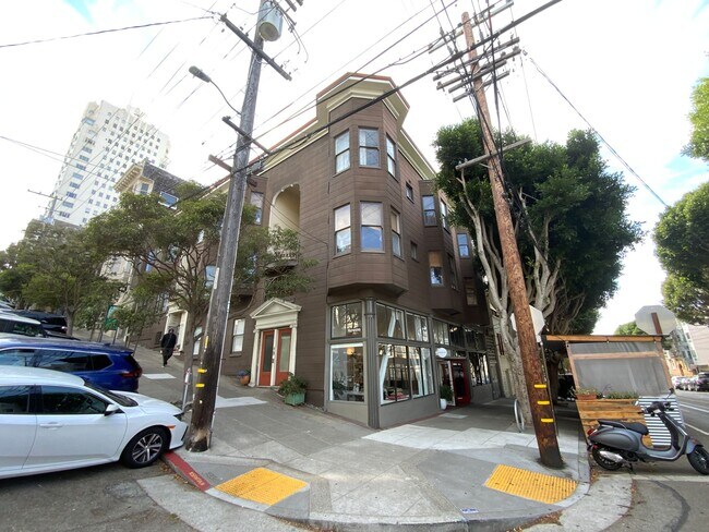 Building Photo - REMODELED 1BR. IN-UNIT LAUNDRY! Dishwasher...
