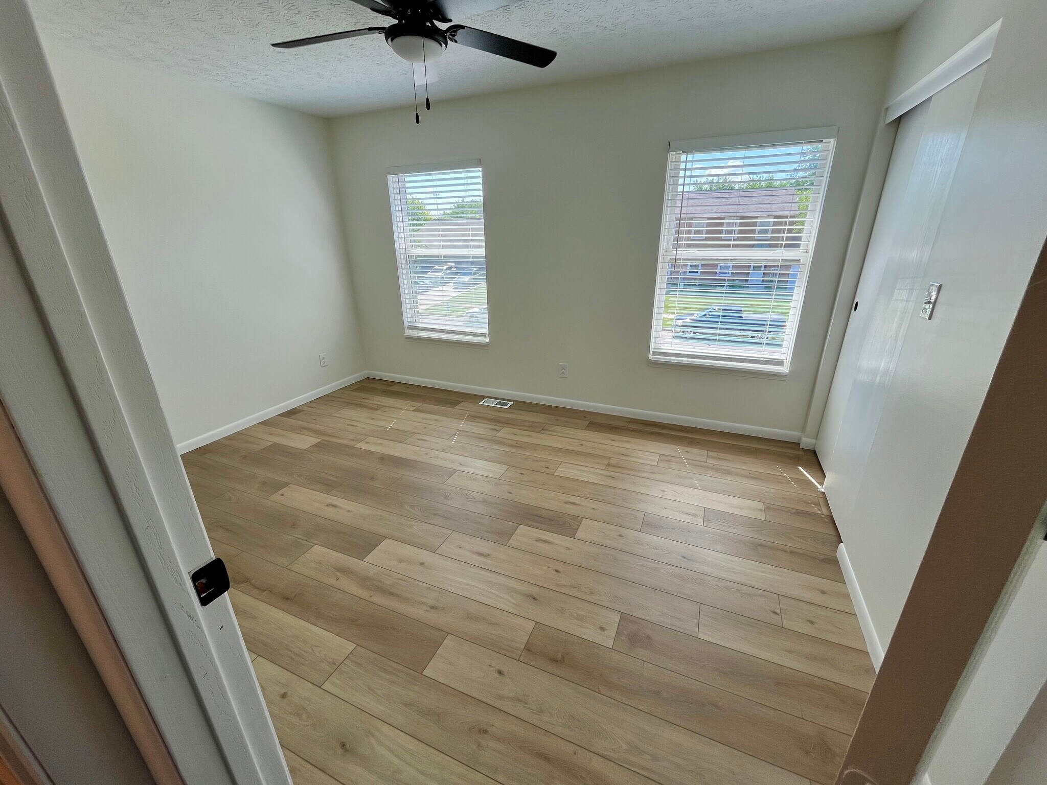 Master Bedroom - 4895 Drayton Rd