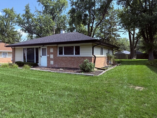 Building Photo - 258 Miami St