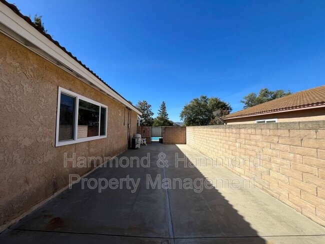 Building Photo - 2534 Roxy St