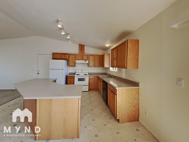 Building Photo - 2172 Rockin Robin Dr