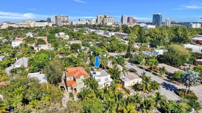 Building Photo - 607 Flamingo Dr