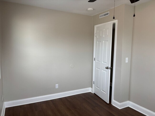 Building Photo - Beautifully Remodeled 3 Bed 1 Bath House