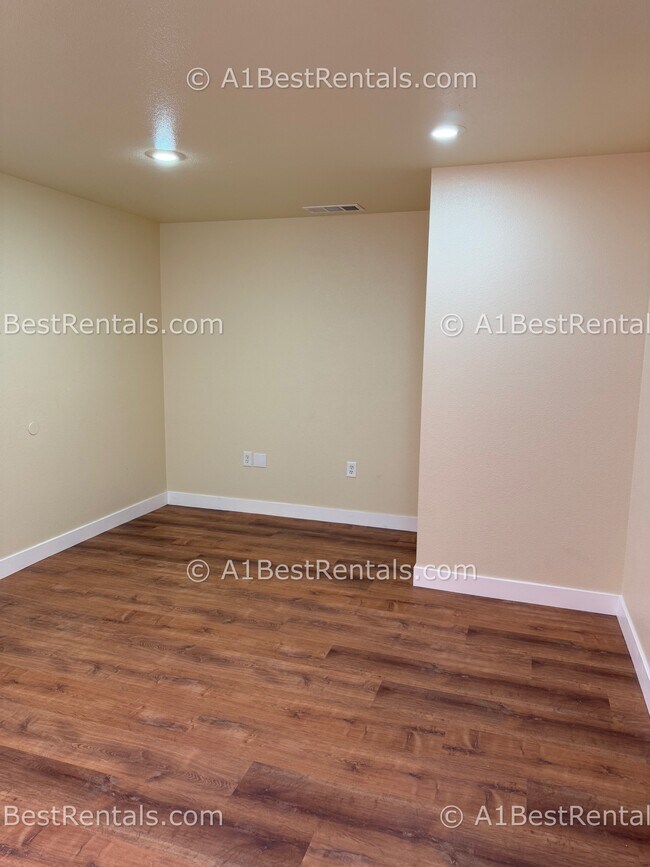 Building Photo - 3205 Sierra St