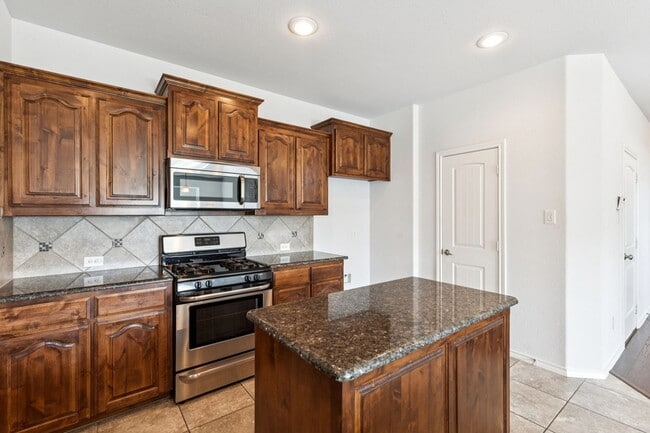 Building Photo - 109 Oakmont Dr