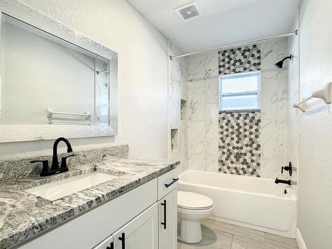 Building Photo - 4650 10th Ave S