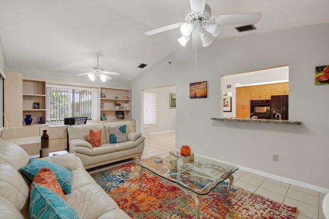 Building Photo - 2925 Riviera Dr