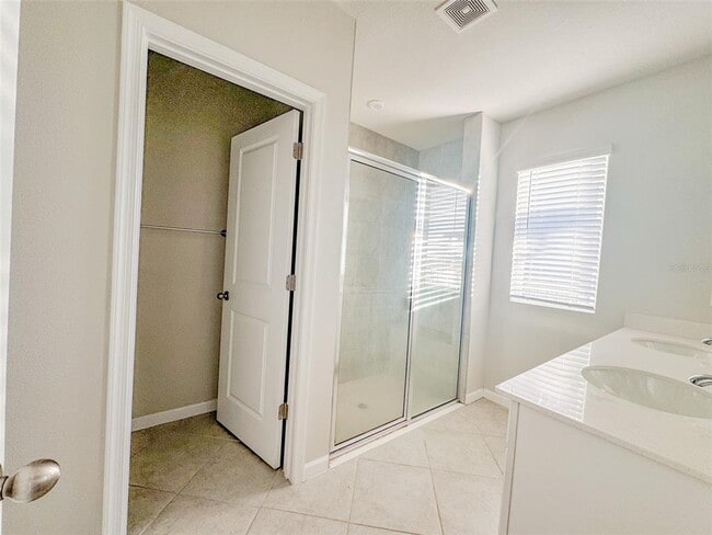 Building Photo - 8815 Sunshower Pl