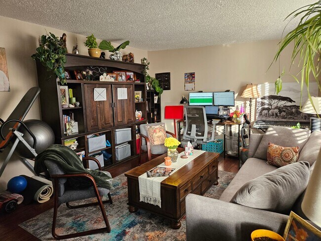 Building Photo - 225-227 E 200 S