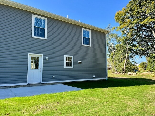 Building Photo - 479 Norwich Ave