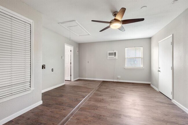 Building Photo - 13313 Briar Hollow Dr