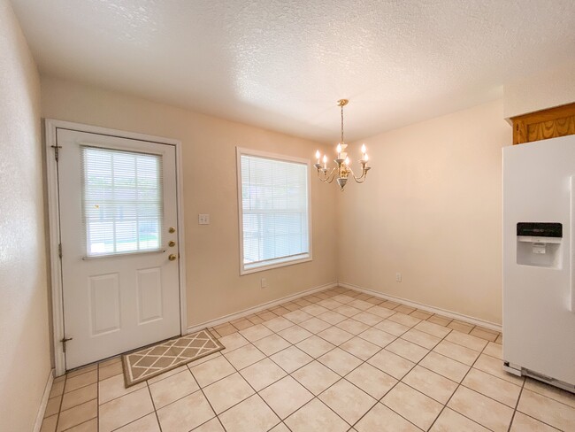 Building Photo - 1663 Lantana Cir