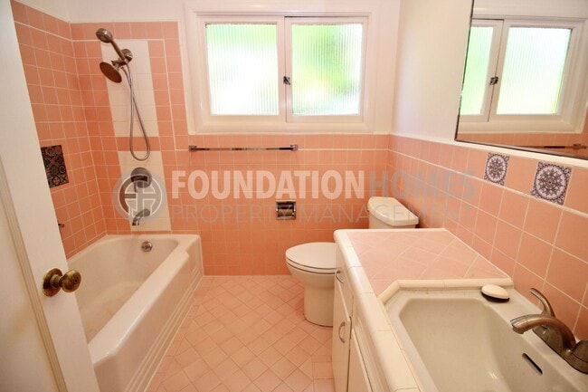 Building Photo - 4BD/2BA San Anselmo Home on a Cul-De-Sac!  Mount Tam Views!  Large Yard!   FOUNDATION