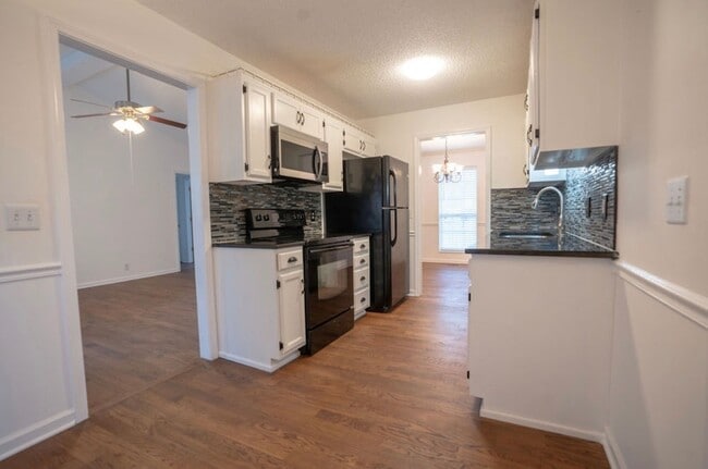 Building Photo - 101 Heathcote Ct