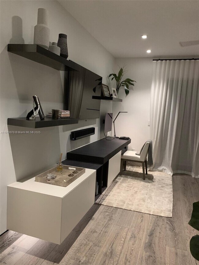 Building Photo - 3554 W Glencoe St